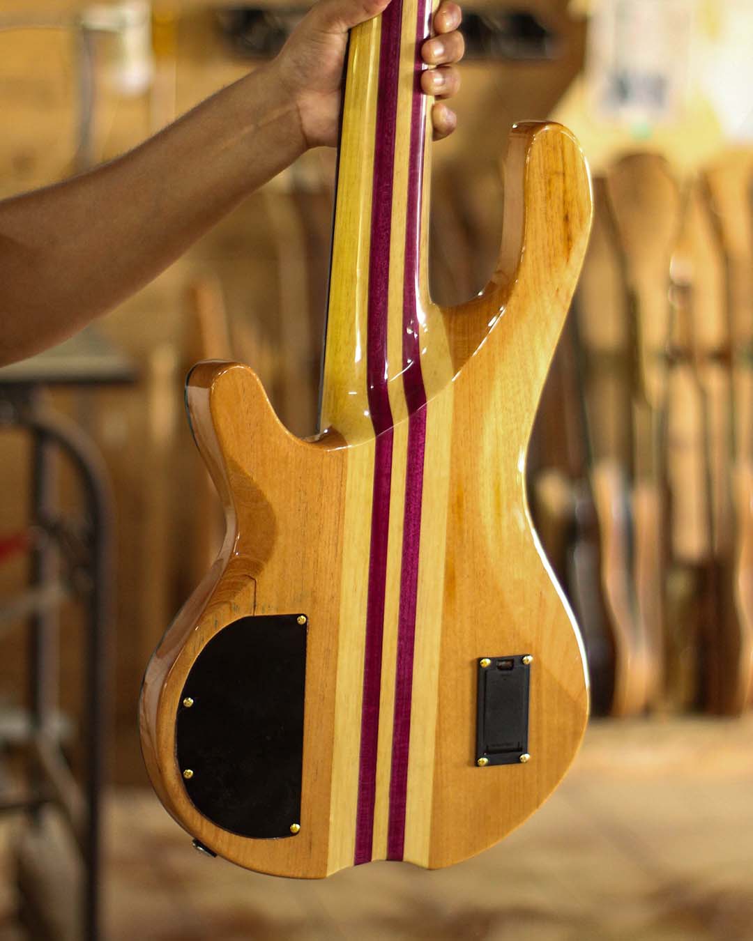 Hoje é dia de King Bass por aqui, mas esse modelo vem com um detalhe que faz toda a diferença- m (4)