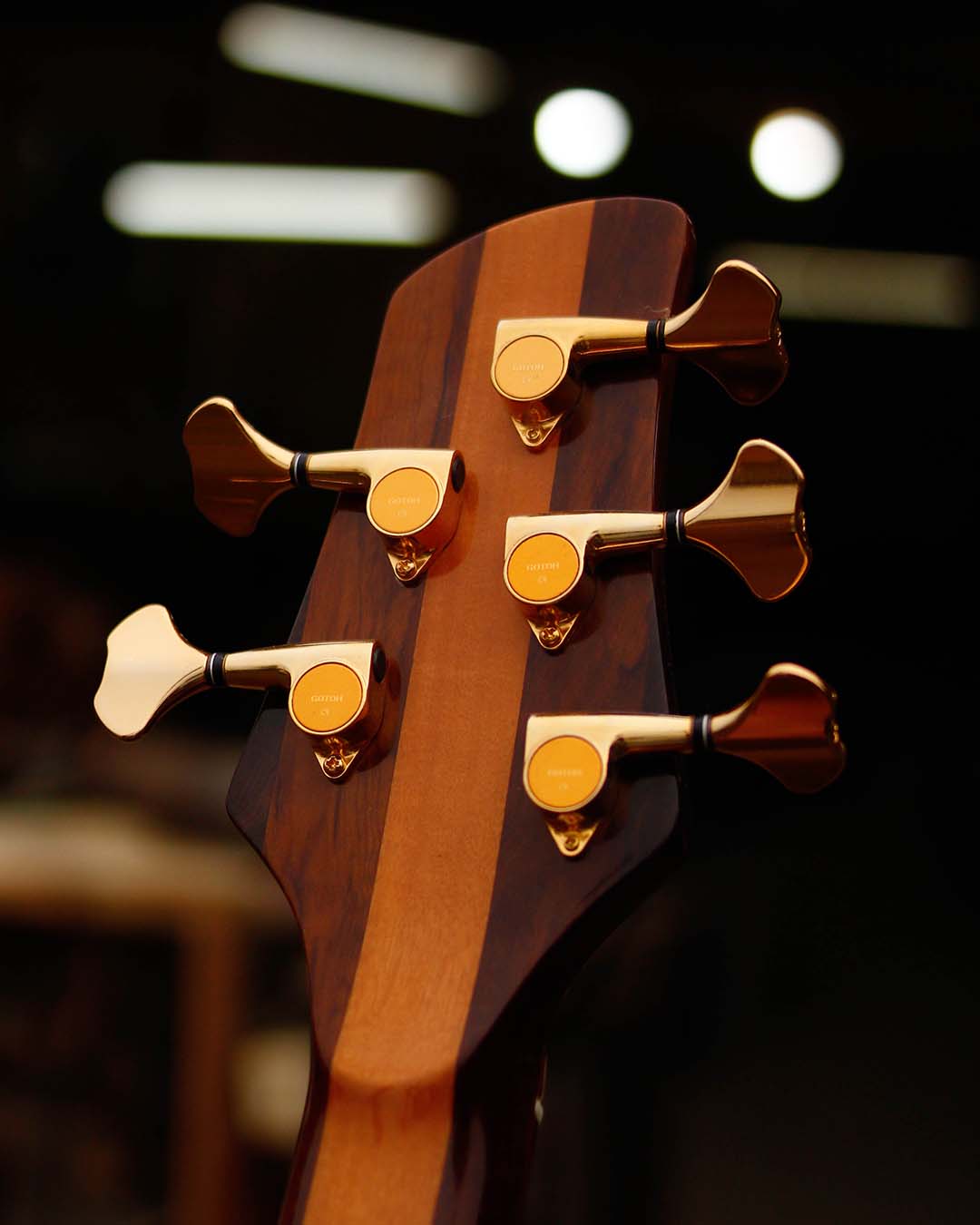 King Bass Sparkle Black ⚡Um instrumento pensado para quem exige sonoridade, confiabilidade e pre (4)