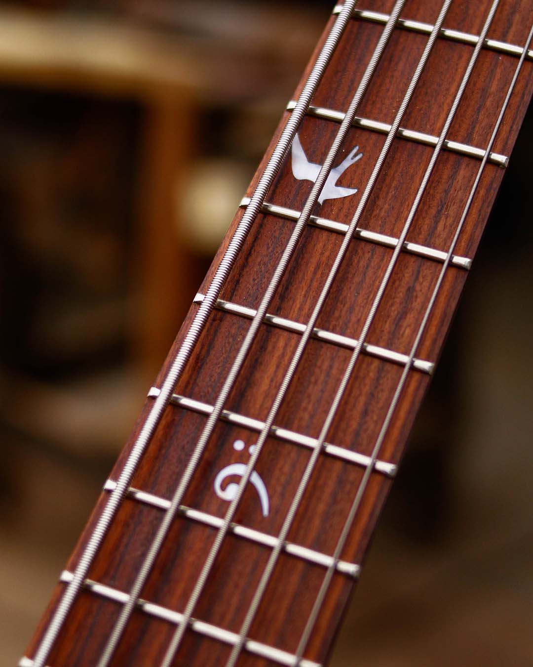 King Bass Sparkle Black ⚡Um instrumento pensado para quem exige sonoridade, confiabilidade e pre (7)