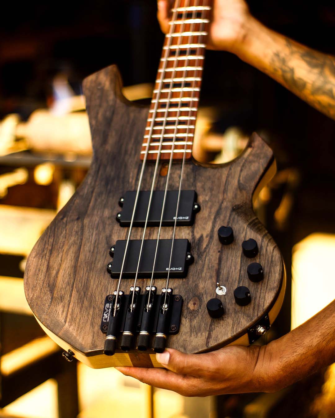 King Headless Natural ⚡Feito para músicos que buscam autenticidade no timbre e liberdade na exec (1)