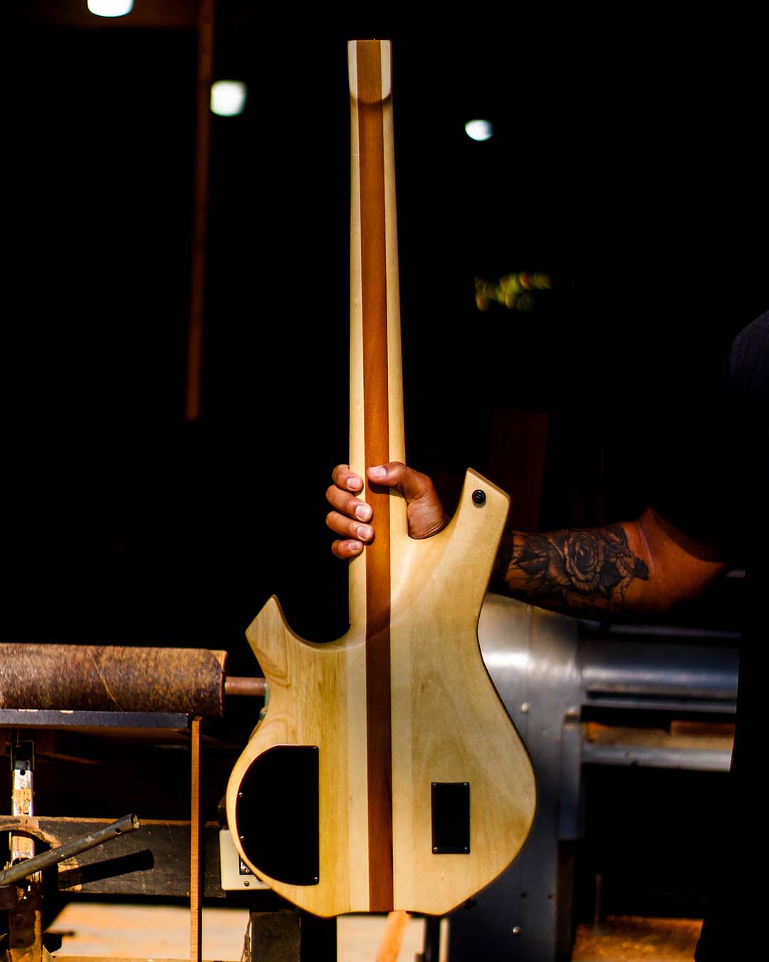King Headless Natural ⚡Feito para músicos que buscam autenticidade no timbre e liberdade na exec (5)