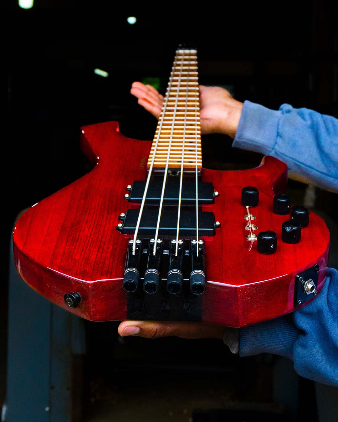 🔴 King Headless RedDesign marcante, timbre pronto pra qualquer palco.Esse modelo une circuito e (1)